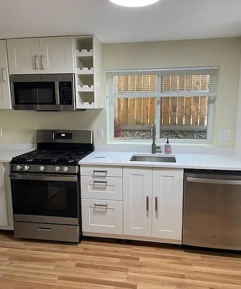 5 burner gas stove and microwave