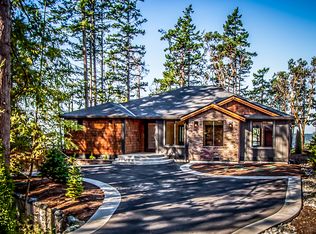 92 Pleasant Ln, Camano Island, WA 98282