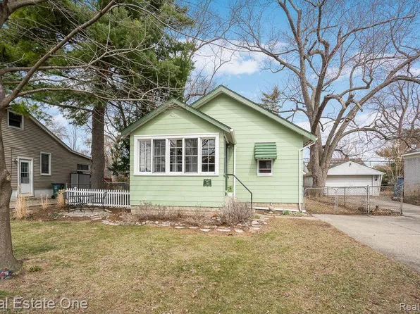 525 Ardmore Dr, Ferndale, MI 48220