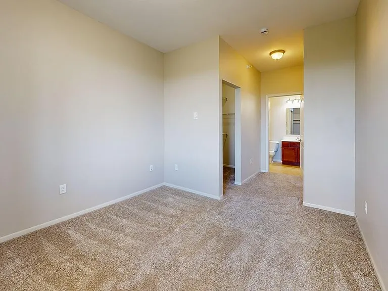 Eagle Crest Apartments — Photo 14
