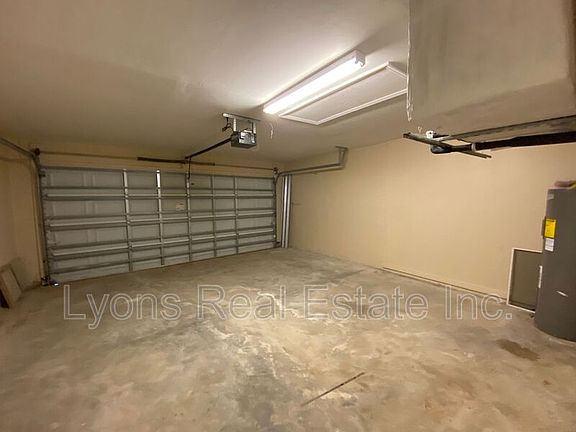 3rd image of 1018 NE 34th St