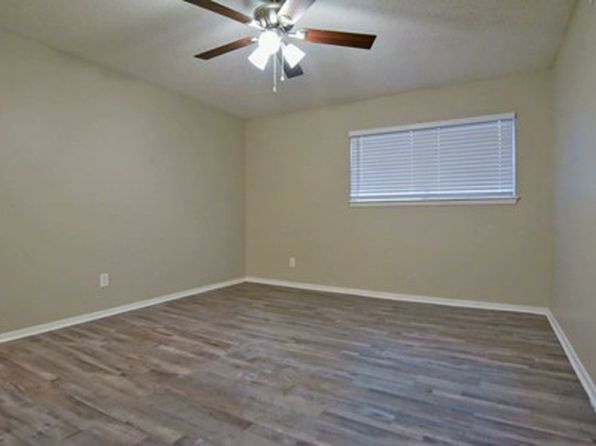 3001 NE 2nd St APT 218