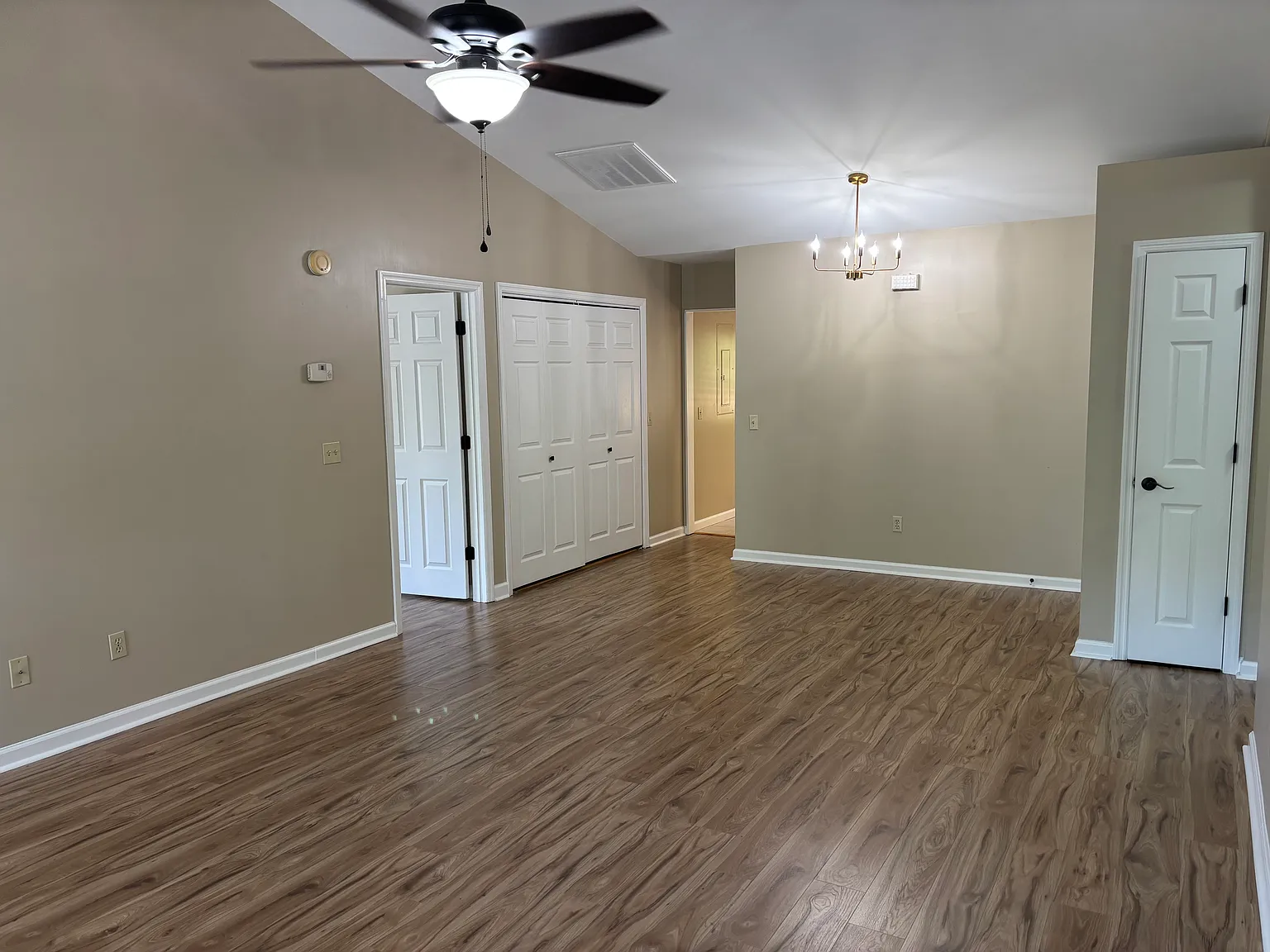 3 bed, 1200 sqft, $1,500 — Photo 2
