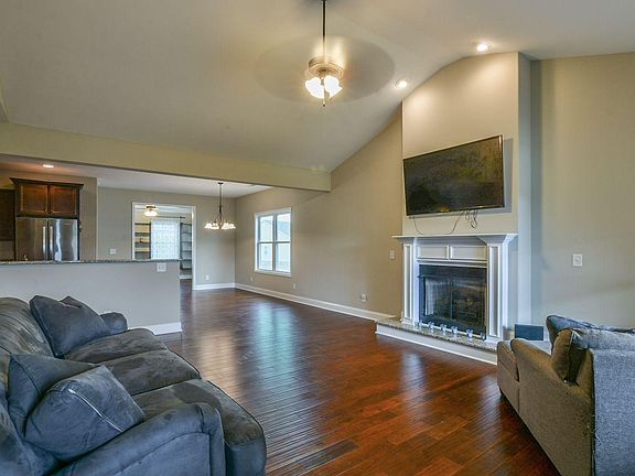 4th image of 1332 Willow Springs Dr