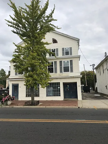 59 Throckmorton St Photo 1
