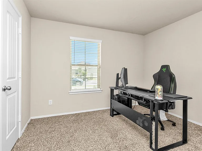 312 Pecos Dr — Photo 30