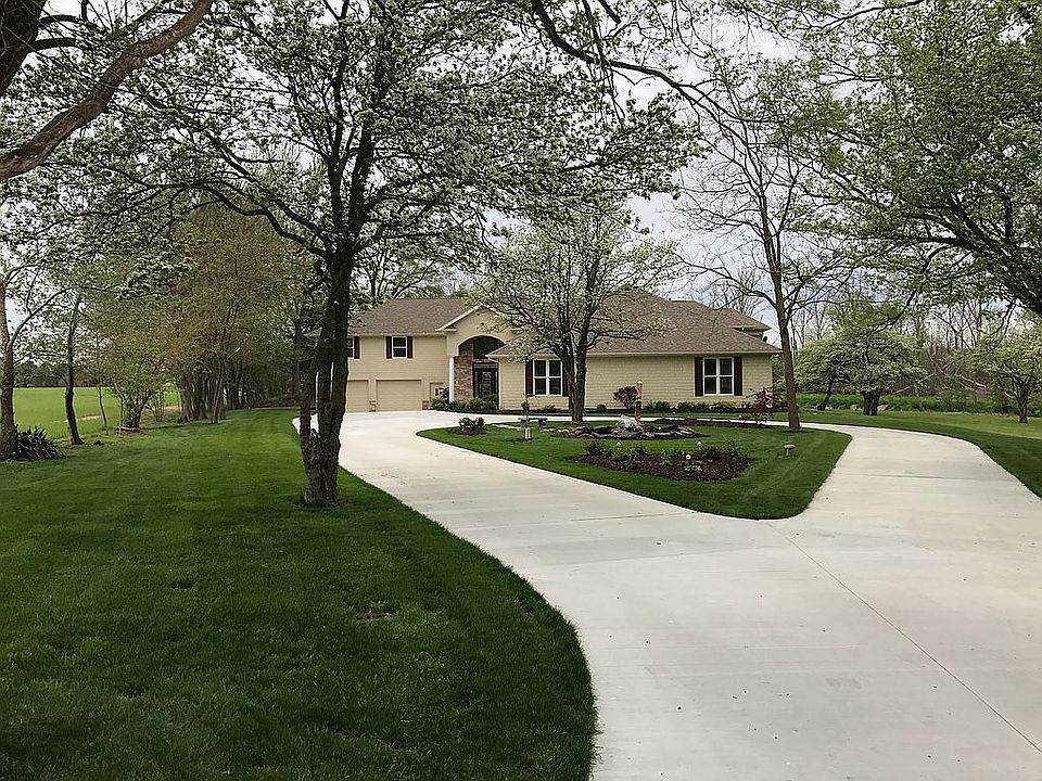 1st image of 720 Fostoria Rd