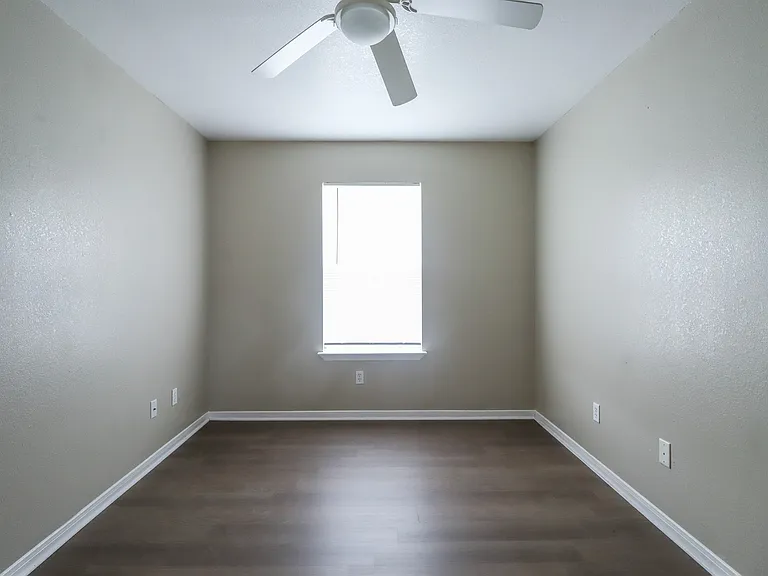 807 Leifester Cir #B — Photo 14