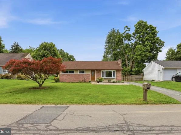 2608 Chestnut View Dr, Lancaster, PA 17603