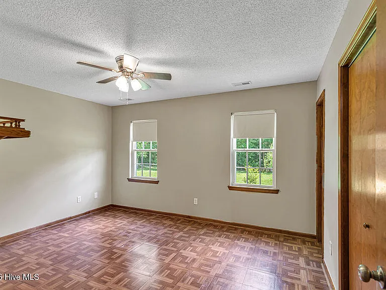 304 Gaston Ct — Photo 19
