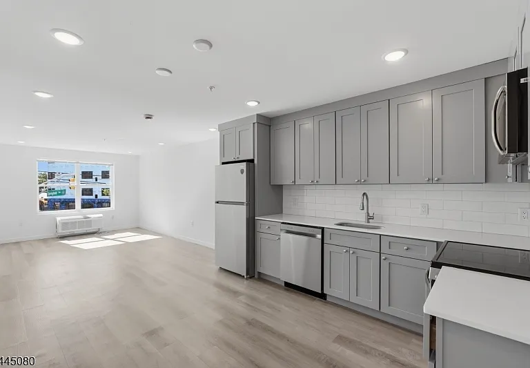 566 Springfield Ave #303 — Photo 6