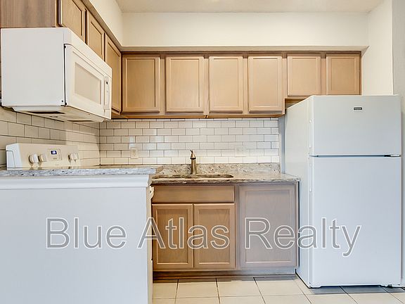5th image of 9809 Walnut St #306