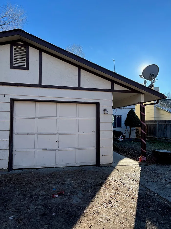 3 bed, 1.0 bath, 1056 sqft, $1,750 — Photo 1