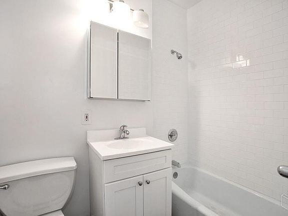 5th image of 726 Greenwich St #3P