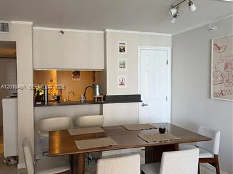 555 NE 15th St #19E — Photo 10