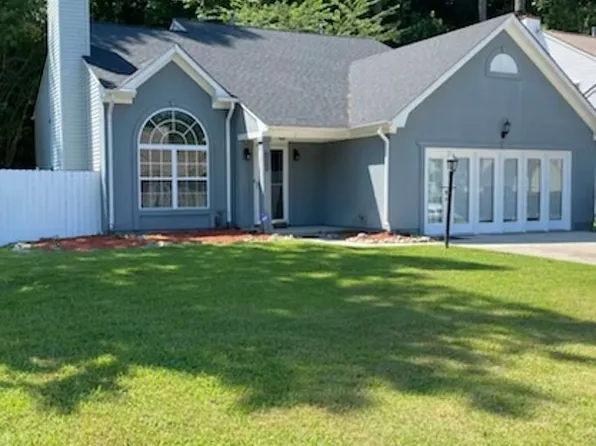 7 Michaels Woods Dr, Hampton, VA 23666