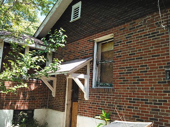 2nd image of 3025 Walton Pl