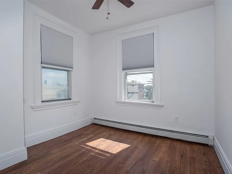 76 Bowers St #3 — Photo 7