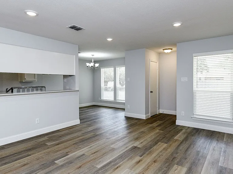 2501 Windy Pine Ln — Photo 6