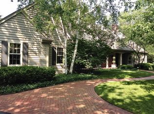 1445 E Goodrich Ln, Fox Pt, WI 53217