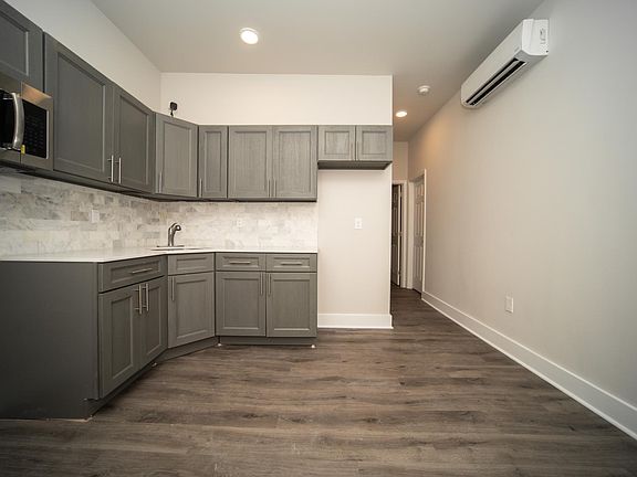 Kitchen includes stove and Fridge