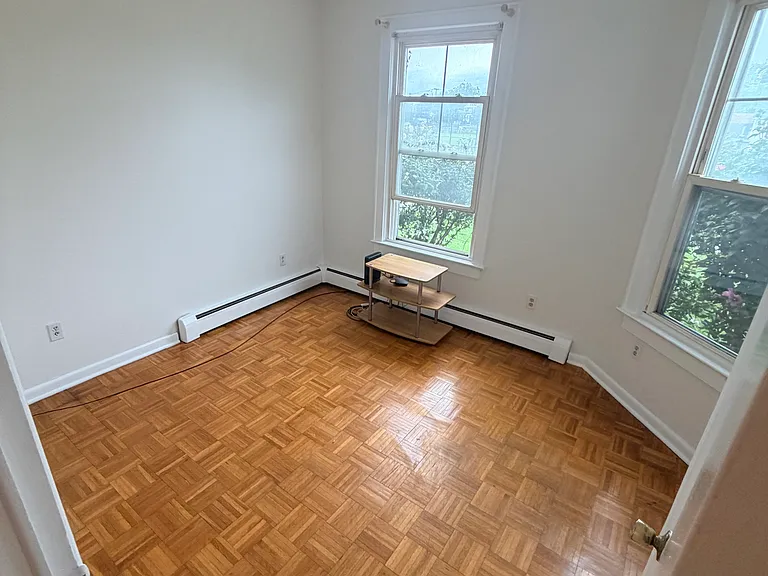 135 N Barry Ave #1 — Photo 4