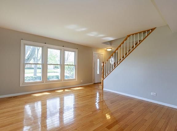 3rd image of 517 Redwood Ln