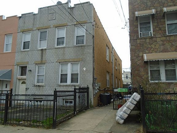 2nd image of 916 E 224th St