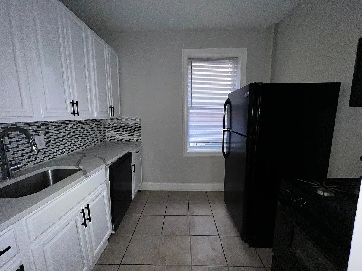 Building Photo - 134 Corbin Ave #35E