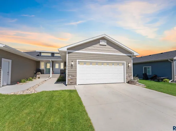 2710 E Sunburst Dr, Brandon, SD 57005