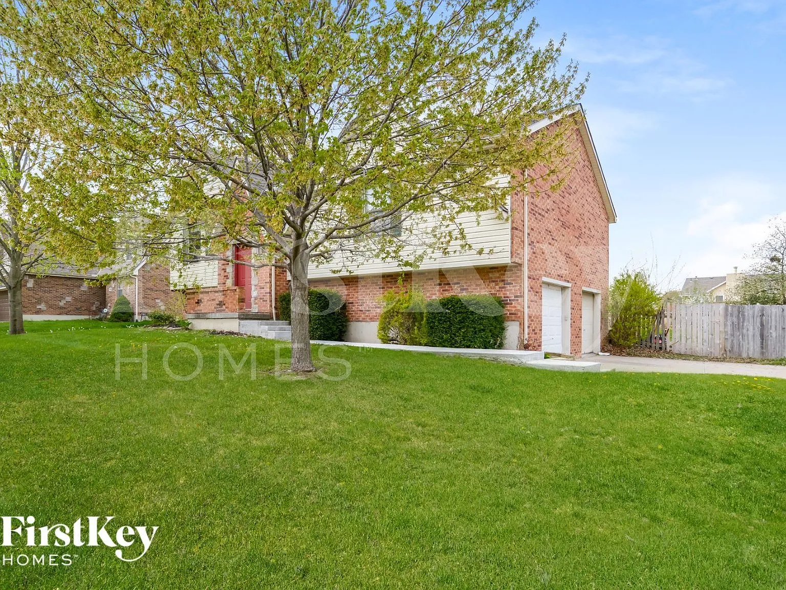 4 bed, 2.0 bath, 2304 sqft, $2,545 — Photo 2