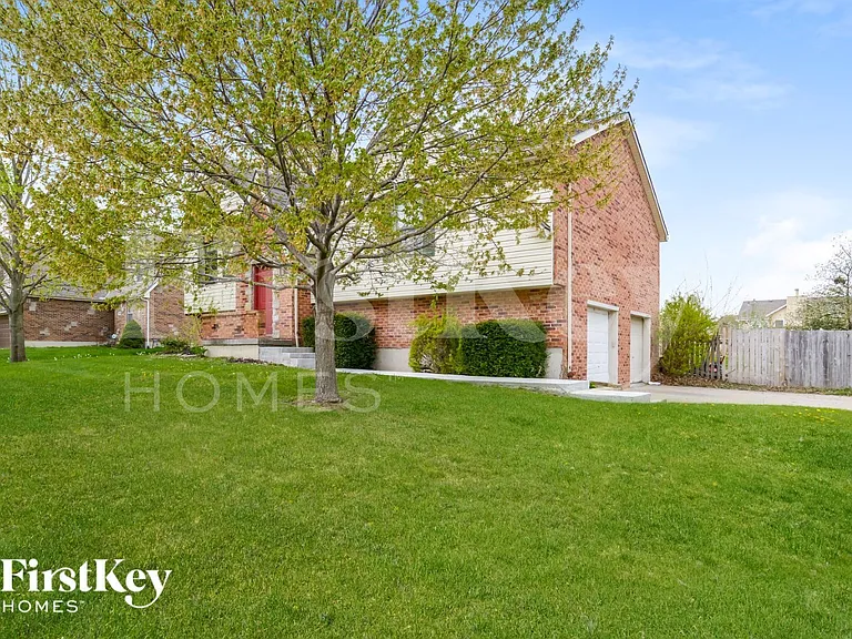 1004 SE Dover Dr — Photo 2