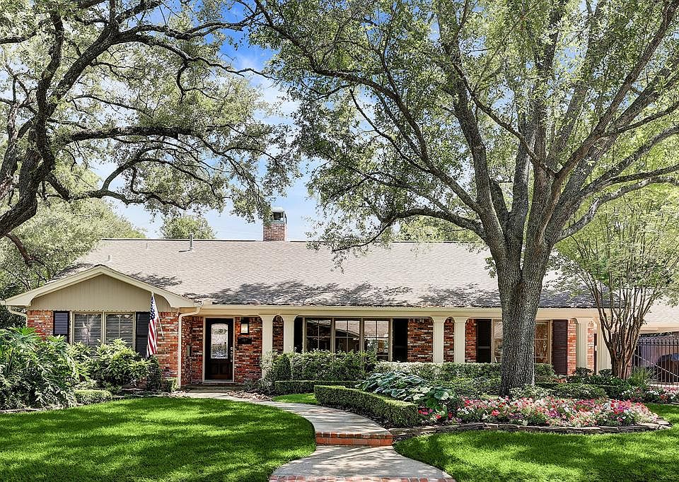 Front Elevation: Engaging colonial with artful features, itâs located on a sought -after quiet Street in Willow Meadows. Lush landscape is fully irrigated under canopy of two Live oaks.
