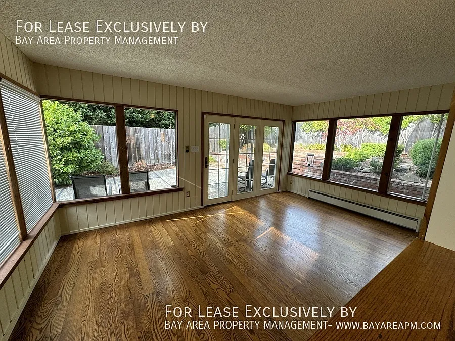 Massive 4 BD/3.5 BA muti-level house with two primaries located in the Millbrae foothills — Photo 4