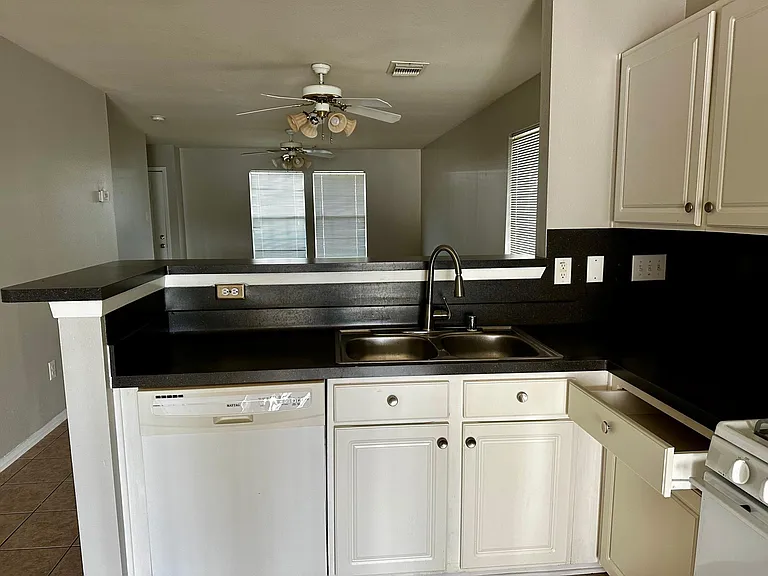1585 Nichole Woods Dr — Photo 5