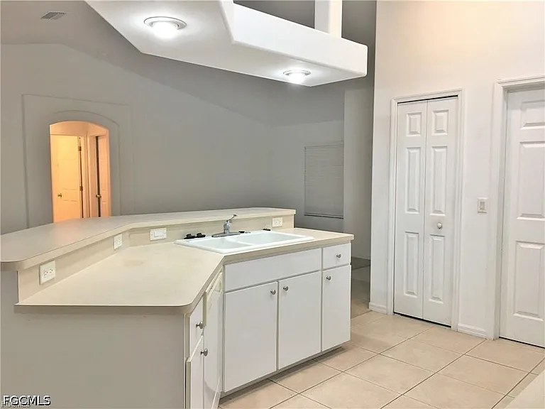 2221 SW 8th Pl — Photo 11