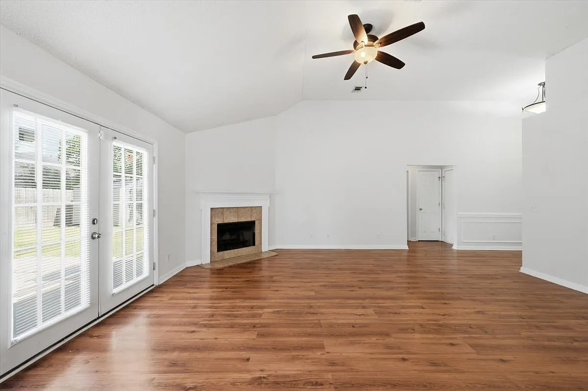 37 Dianne Mackenzie Way — Photo 3