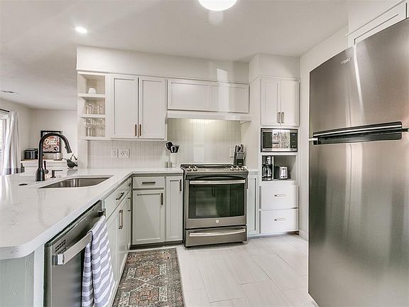 5th image of 2657 Lakeside Dr