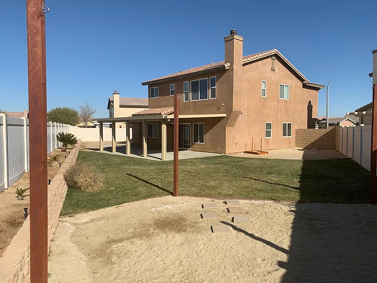 13558 Deluvina Ct — Photo 17