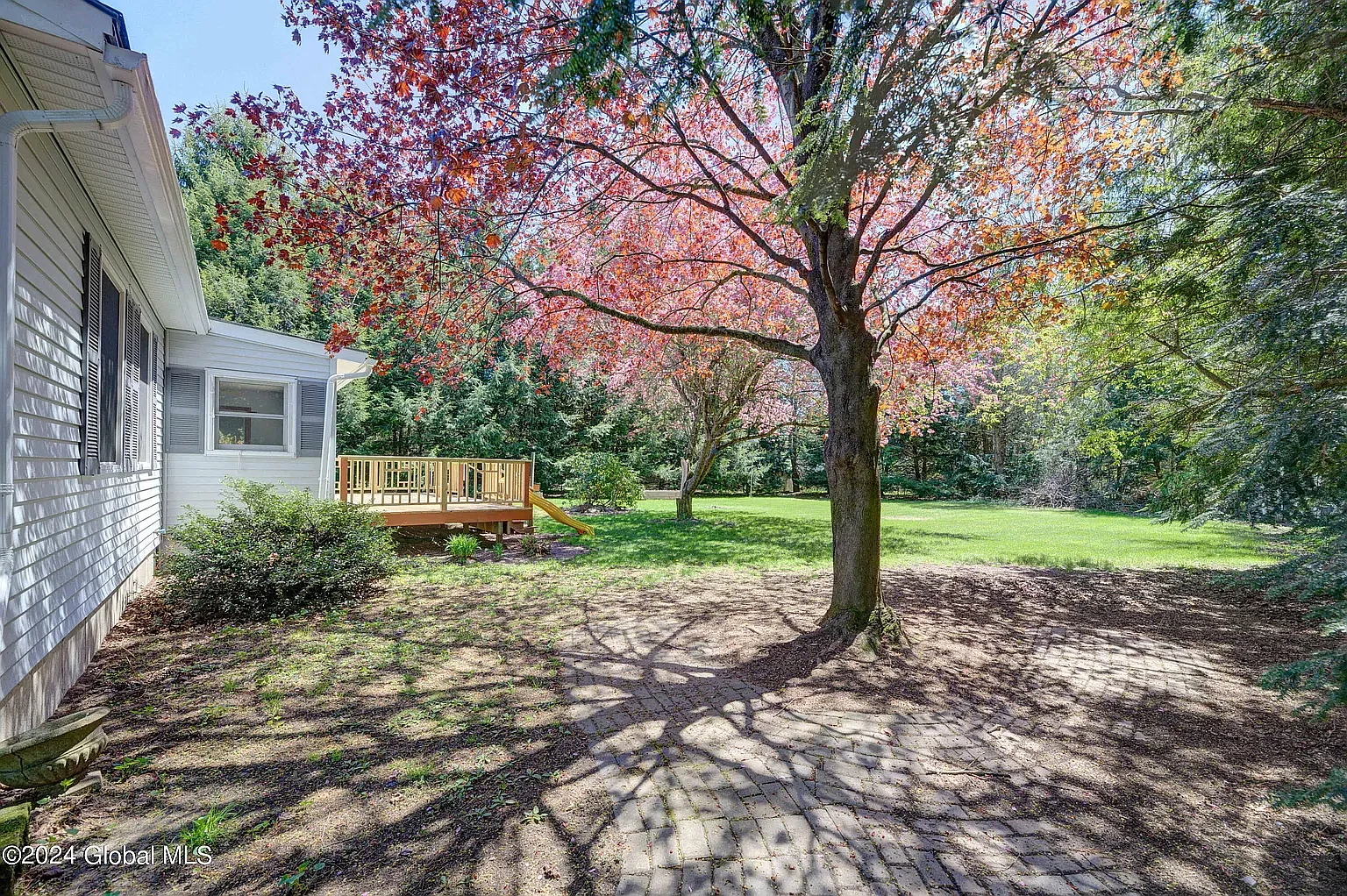 5 bed, 2700 sqft, $3,750 — Photo 4
