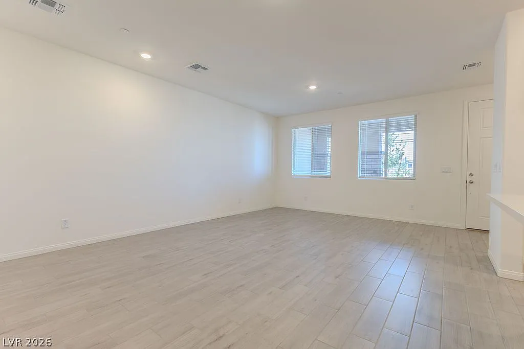 3 bed, 2.5 bath, 1687 sqft, $2,550 — Photo 2