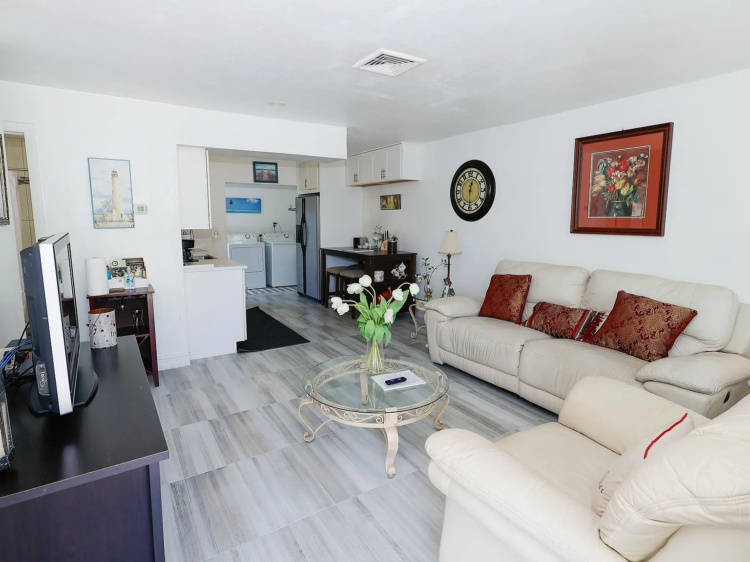 2 bed, 750 sqft, $2,200 — Photo 3