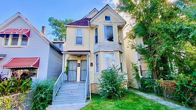 Building Photo - 6833 S Green St #1