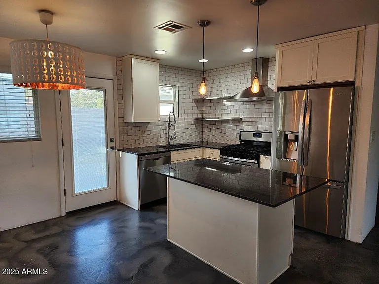 3416 N 37th St #6 — Photo 3