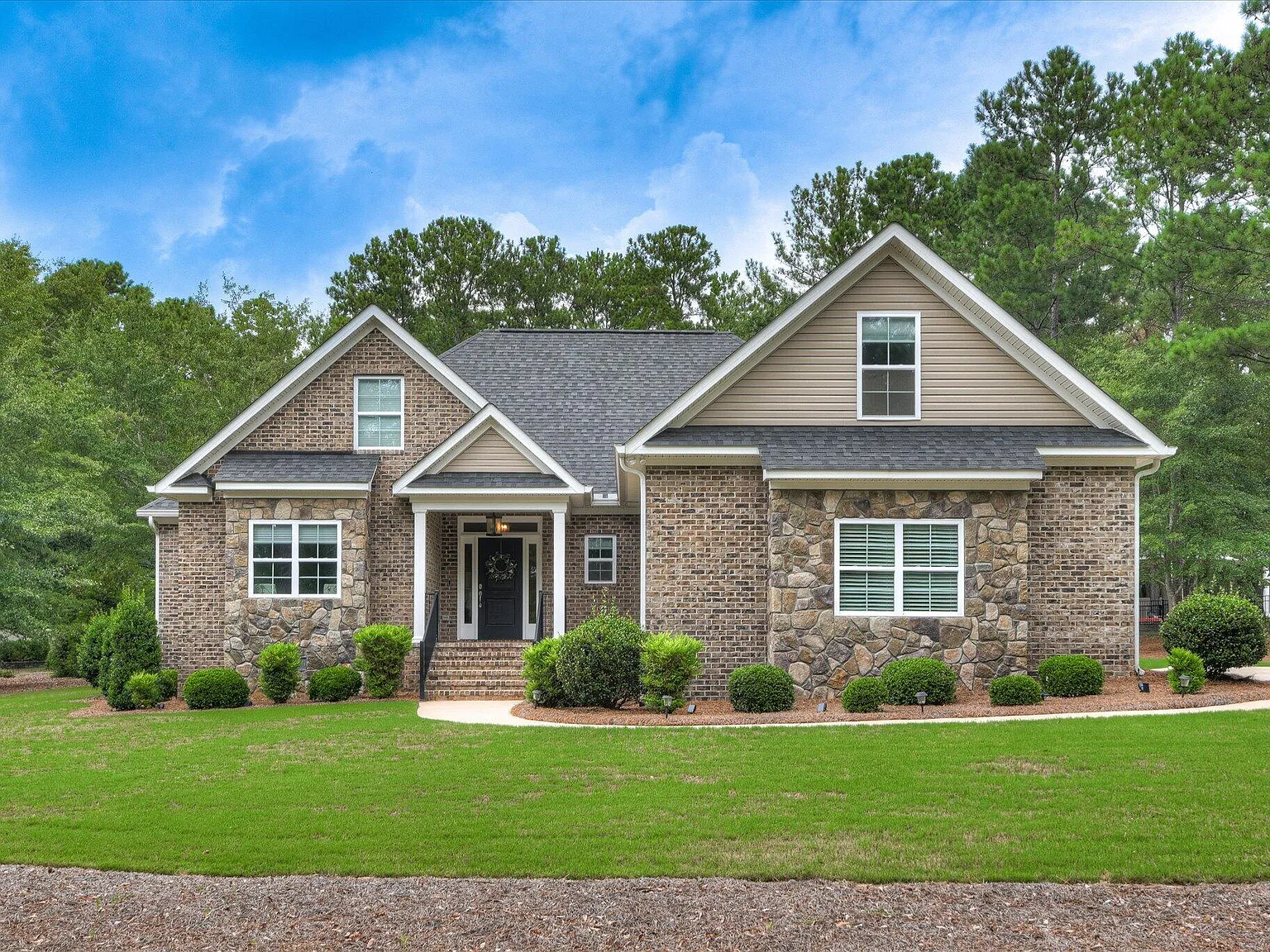4 bed, 3.5 bath, 2768 sqft, $3,800 — Photo 1