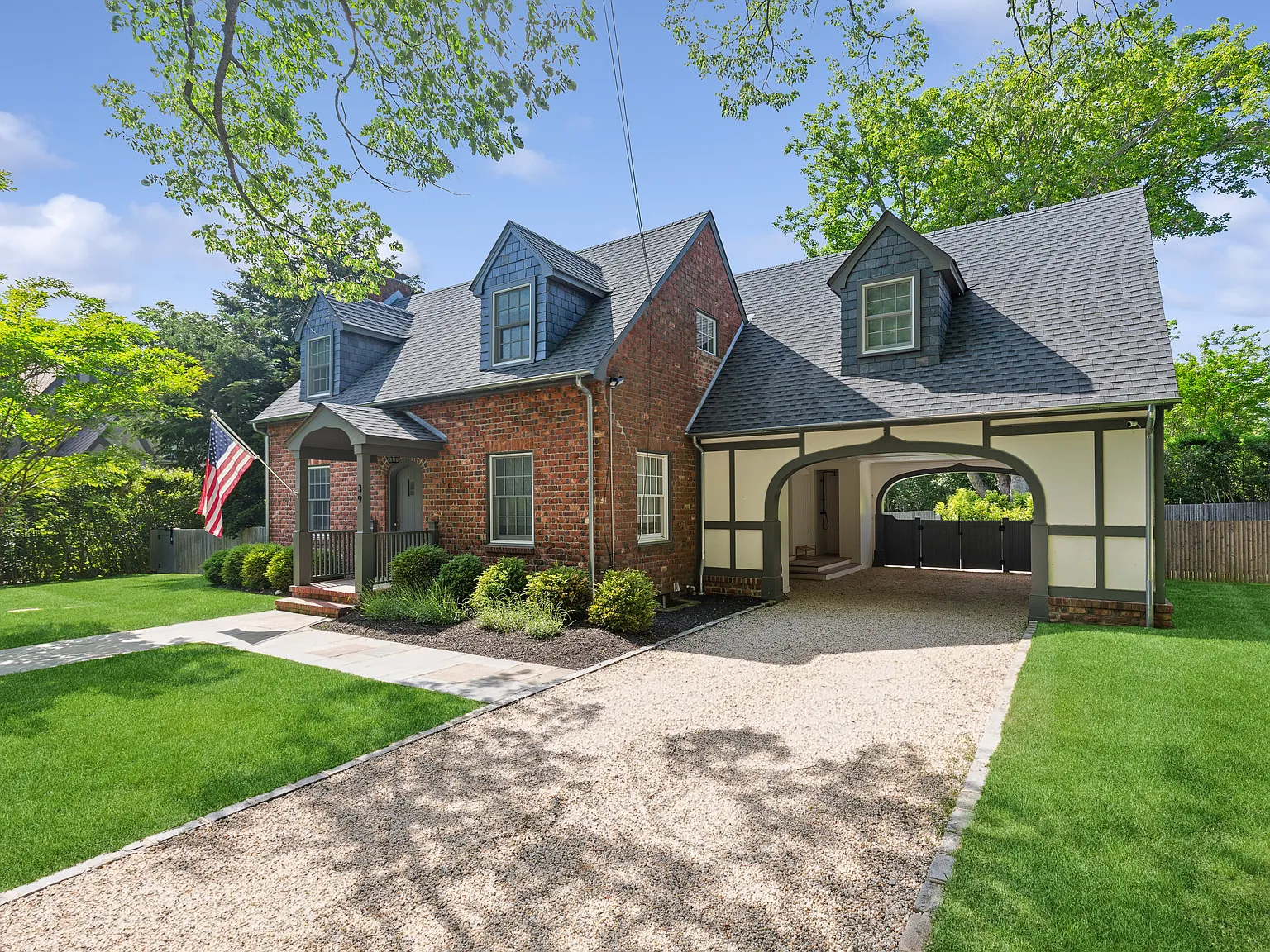 Beautiful Linden Lane Rental — Photo 3