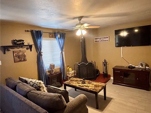 4th image of 854 Fir Ln