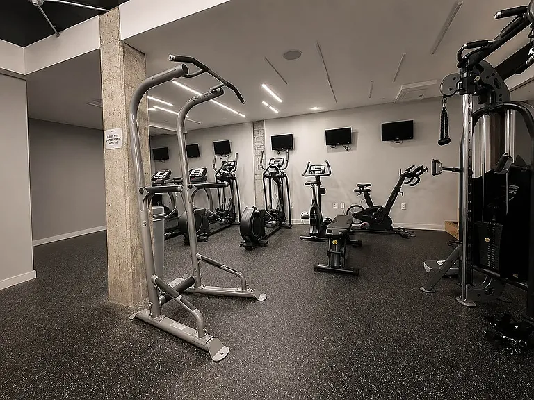 152 Manhattan Ave #4G — Photo 9