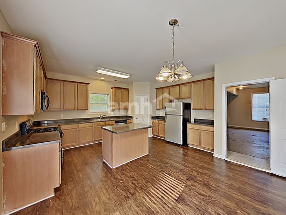 3rd image of 3454 Mackenzie Ct