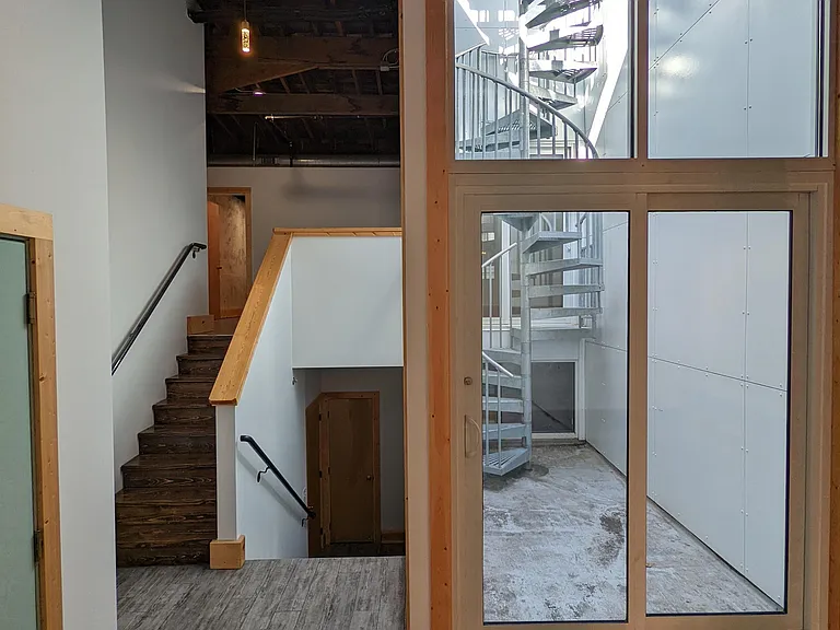 116 E Market St — Photo 3
